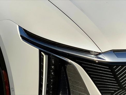 New 2025 Cadillac Lyriq Luxury image 14