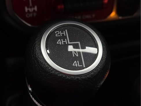 Used 2025 Jeep Gladiator Mojave w/ Convenience Group AWD/4WD image 16