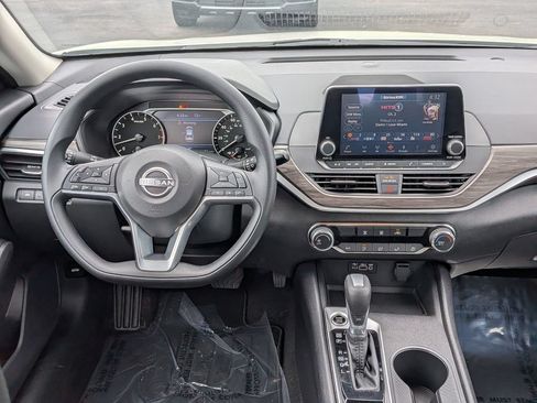 Used 2025 Nissan Altima 2.5 SV FWD image 20
