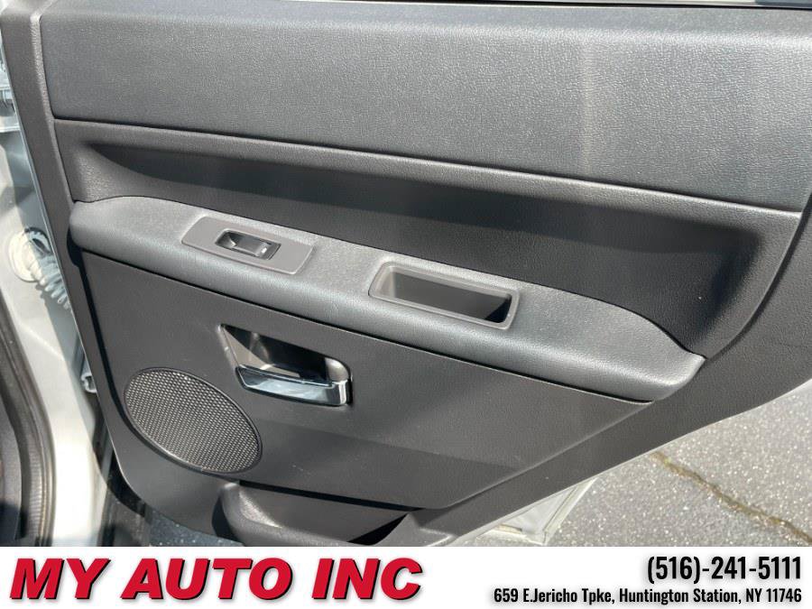 Used 2010 Jeep Grand Cherokee Laredo AWD/4WD image 32