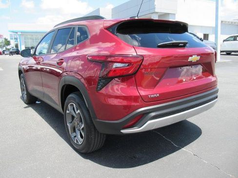 Used 2025 Chevrolet Trax LT w/ Driver Confidence Package FWD image 7