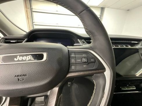 Used 2023 Jeep Grand Cherokee L Limited AWD/4WD image 15