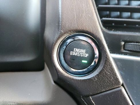 Used 2018 Chevrolet Suburban LT w/ Luxury Package image 15