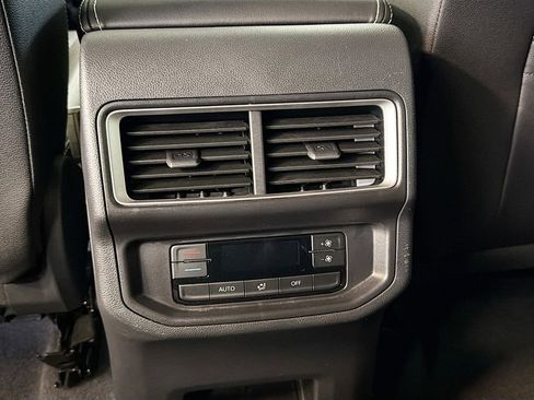 Used 2025 Volkswagen Atlas SE image 23