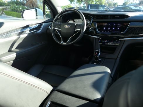 Used 2022 Cadillac XT6 Premium Luxury image 25