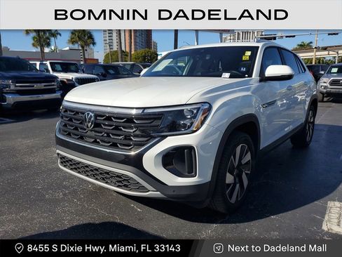 Used 2024 Volkswagen Atlas Cross Sport SE image 3