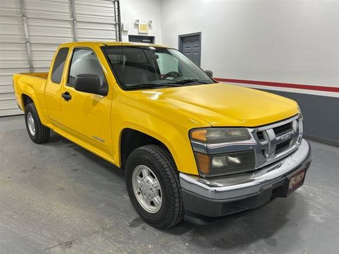 Used 2006 Isuzu i-280 S image 2