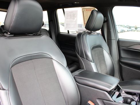 Used 2023 Jeep Grand Cherokee Altitude AWD/4WD image 42