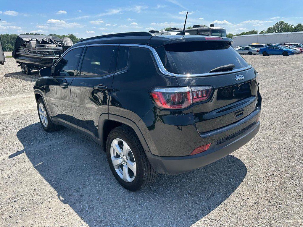 Used 2019 Jeep Compass Latitude w/ Popular Equipment Group FWD image 3
