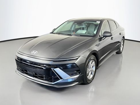 Used 2025 Hyundai Sonata SE FWD image 4