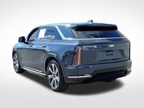 Certified 2025 Cadillac Escalade IQ Luxury 2 w/ LPO, Premium Carpet Package AWD/4WD image 3