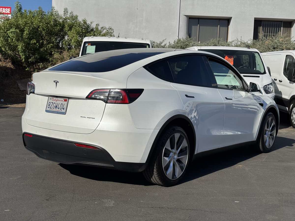 Used 2021 Tesla Model Y Long Range AWD/4WD image 15