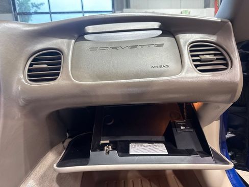 Used 2004 Chevrolet Corvette Convertible w/ Preferred Equipment Group RWD image 88
