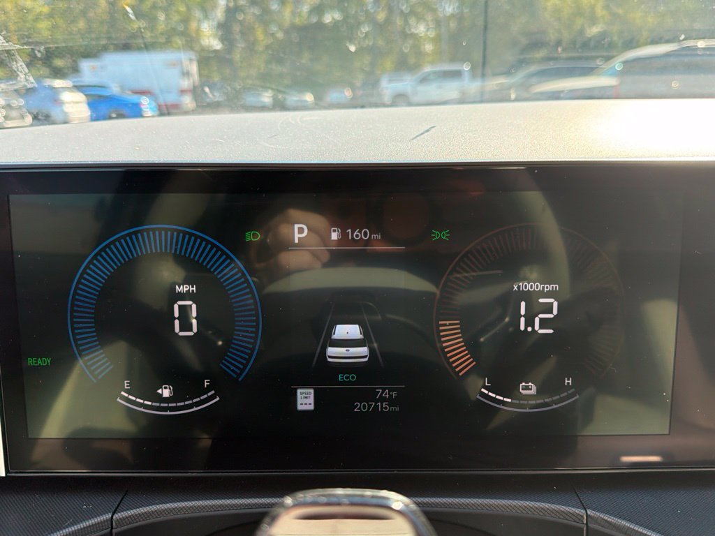 Used 2025 Hyundai Santa Fe SEL AWD/4WD image 36
