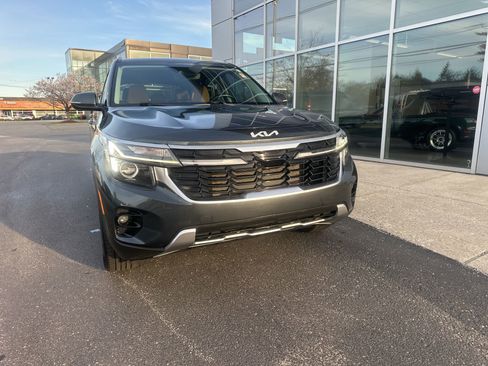 Used 2024 Kia Seltos EX image 7