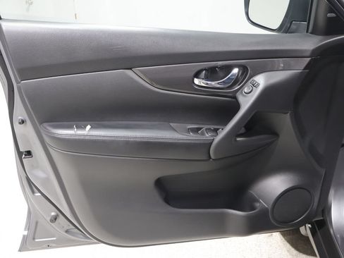 Used 2020 Nissan Rogue SV AWD/4WD image 13