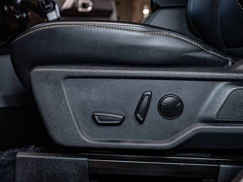 Used 2025 Ford Bronco Badlands image 21