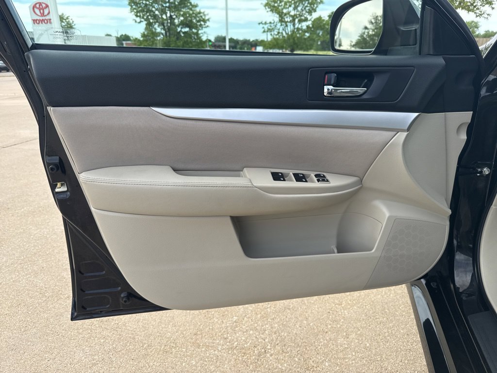 Used 2013 Subaru Legacy 2.5i Premium w/ All-Weather Pkg AWD/4WD image 15
