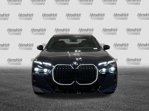 New 2025 BMW 740i image 2