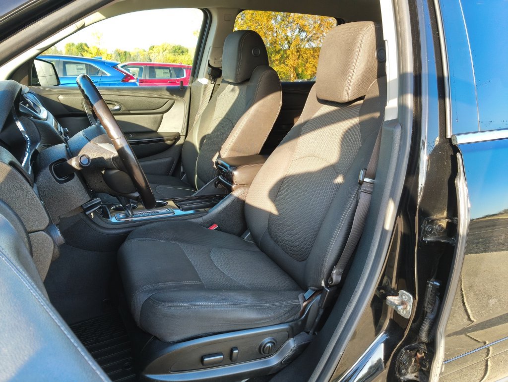 Used 2017 Chevrolet Traverse LT w/ Style and Technology Package FWD image 10