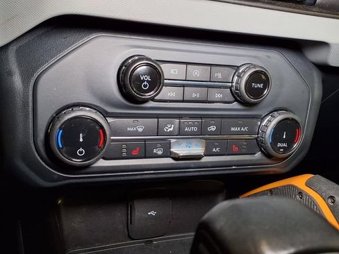 Used 2022 Ford Bronco Badlands w/ Sasquatch Package AWD/4WD image 8