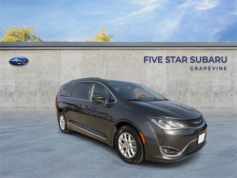 Used 2020 Chrysler Pacifica Touring-L image 2