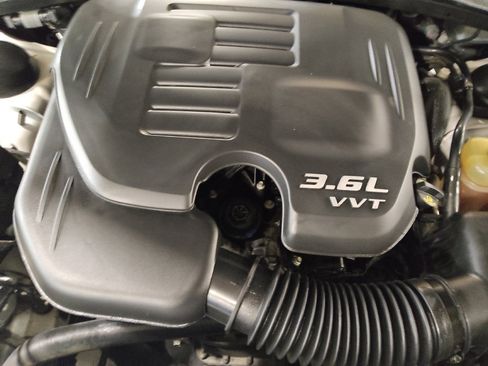 Used 2018 Chrysler 300 S RWD image 30