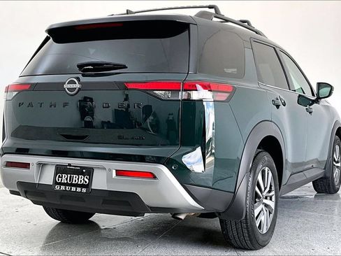 Used 2024 Nissan Pathfinder SL w/ Black Appearance Package AWD/4WD image 14