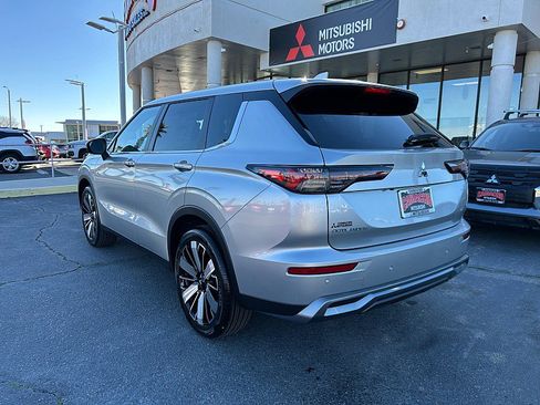 New 2026 Mitsubishi Outlander SE image 4