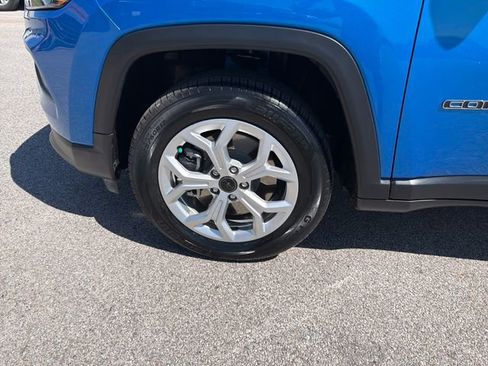 Used 2025 Jeep Compass Latitude AWD/4WD image 35