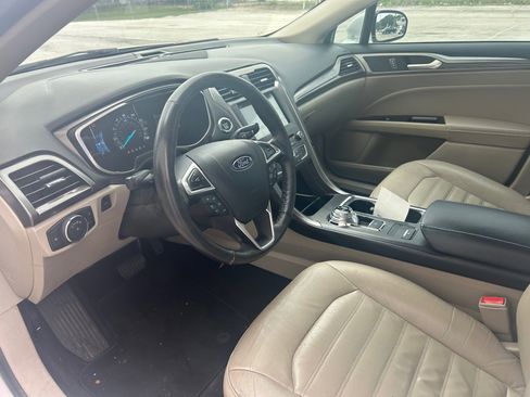 Used 2017 Ford Fusion SE w/ Fusion SE Technology Package FWD image 7