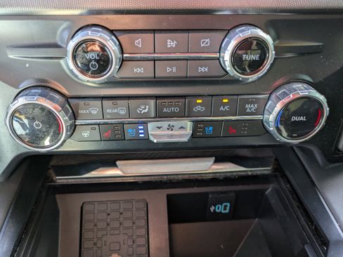 Used 2023 Ford F250 Platinum AWD/4WD image 22