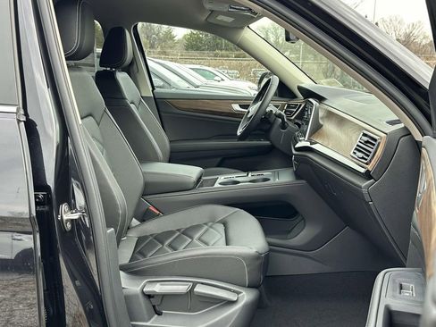 Used 2025 Volkswagen Atlas SE image 10