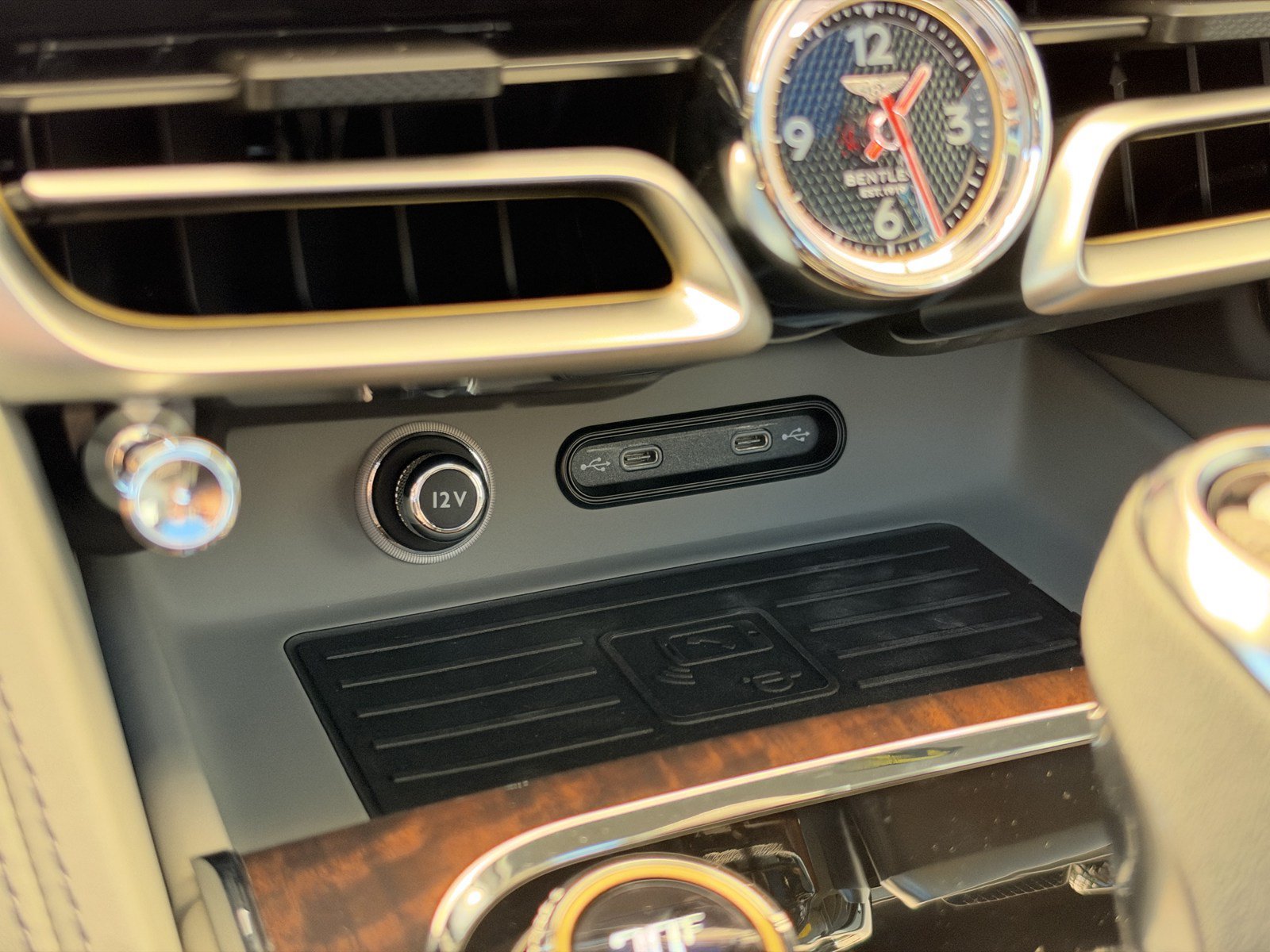 Certified 2025 Bentley Flying Spur Plug-In Hybrid AWD/4WD image 29
