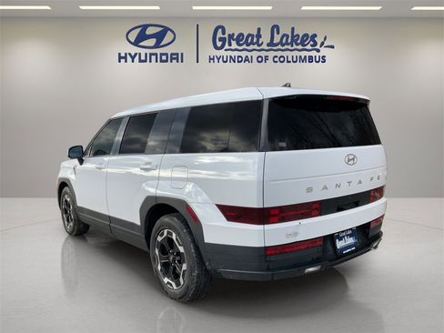 Used 2024 Hyundai Santa Fe SE image 3