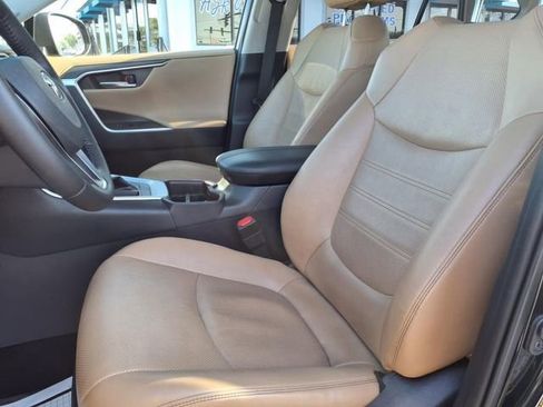 Used 2020 Toyota RAV4 Limited image 12