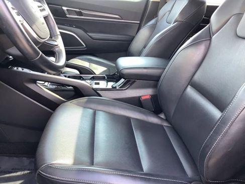 Used 2025 Kia Telluride S image 17
