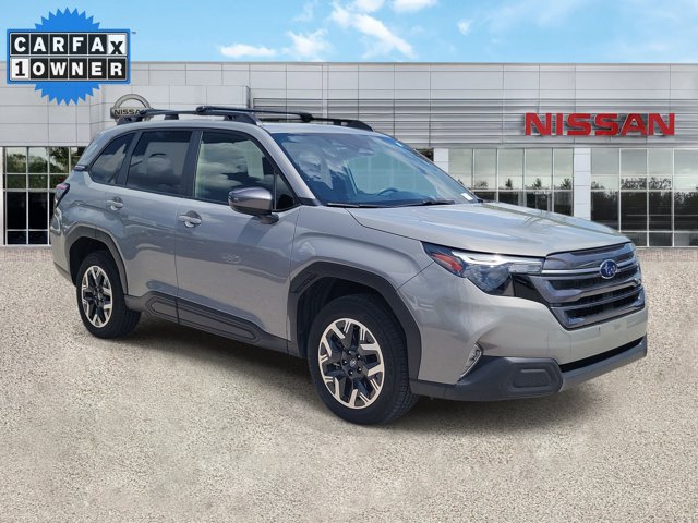 Used 2025 Subaru Forester Premium AWD/4WD image 1