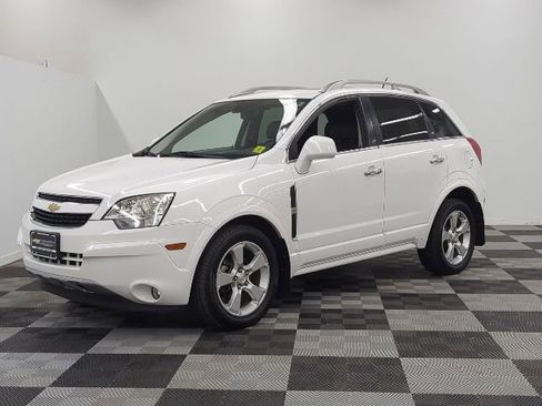 Used 2013 Chevrolet Captiva Sport LTZ FWD image 3