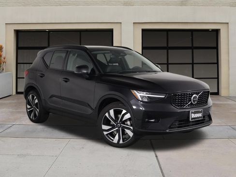 Certified 2025 Volvo XC40 B5 Plus AWD/4WD image 34