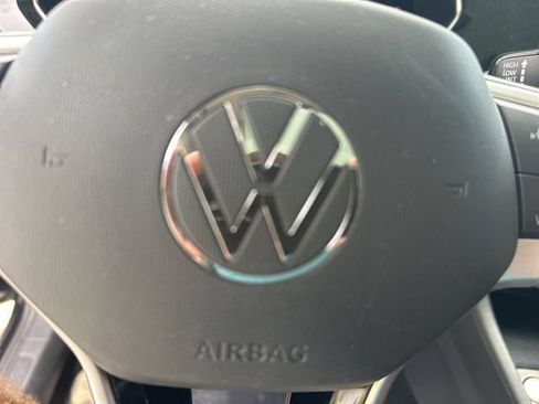 Used 2022 Volkswagen Jetta SE w/ Panoramic Sunroof Package FWD image 29