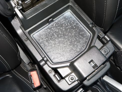 Used 2021 Jeep Wrangler Unlimited Sahara image 32