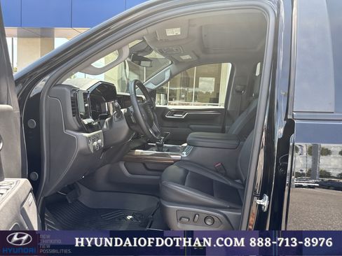 Used 2025 Chevrolet Silverado 1500 LT Trail Boss w/ Convenience Package II AWD/4WD image 11