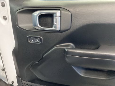 Certified 2020 Jeep Wrangler Sport image 36