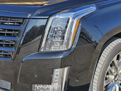 Used 2020 Cadillac Escalade Platinum w/ Escalade Sport Edition image 11