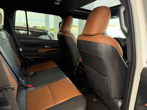 Used 2024 Lexus GX 550 w/ Accessory Package (Z1) AWD/4WD image 12