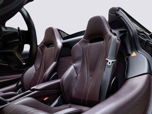 Used 2020 McLaren 720S Spider image 18