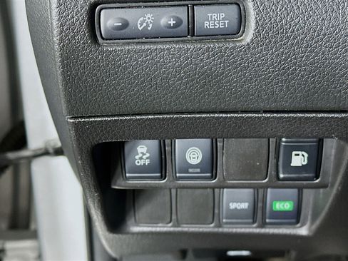 Used 2020 Nissan Rogue S FWD image 16