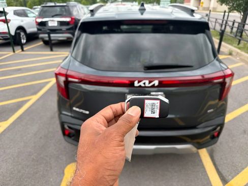 Used 2024 Kia Seltos EX AWD/4WD image 4