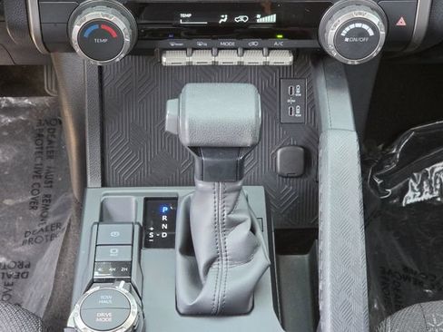 Used 2025 Toyota 4Runner SR5 AWD/4WD image 29